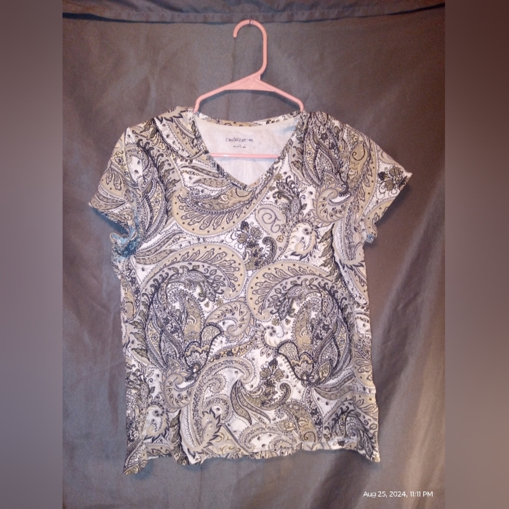 Croft & Barrow neutral Paisley v-neck cotton top